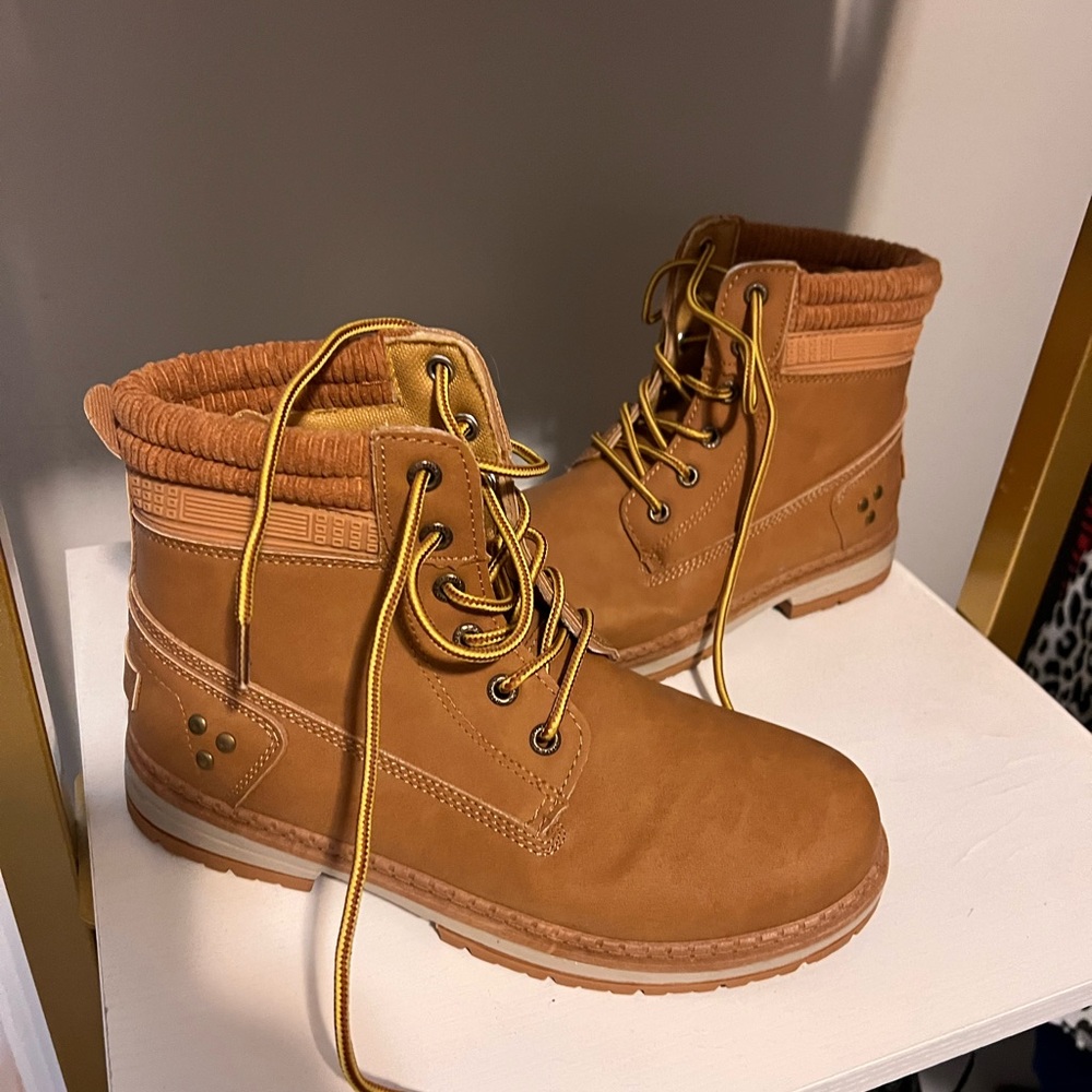 Amazon camel colored combat/work boots